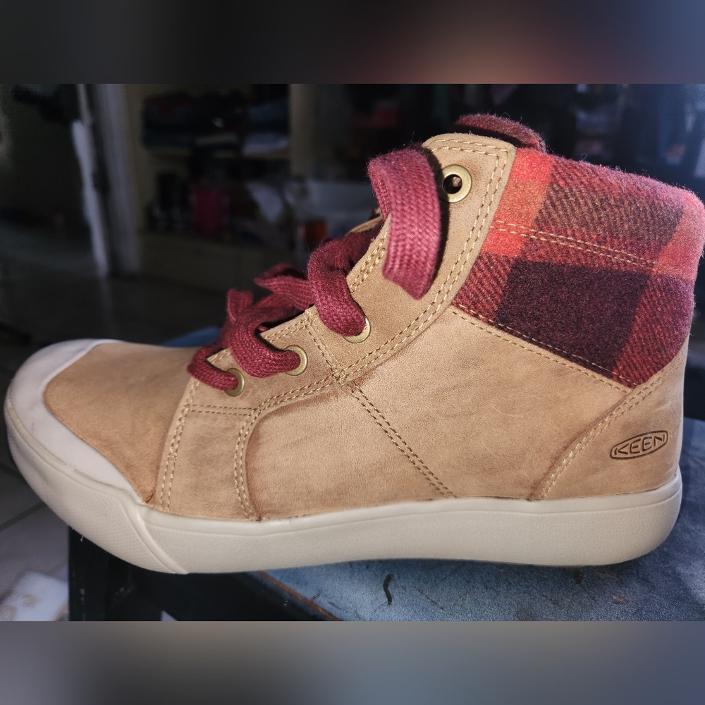 KEEN Women's Elena Mid Boot BRAND NEW (NO TAGS) Size 8